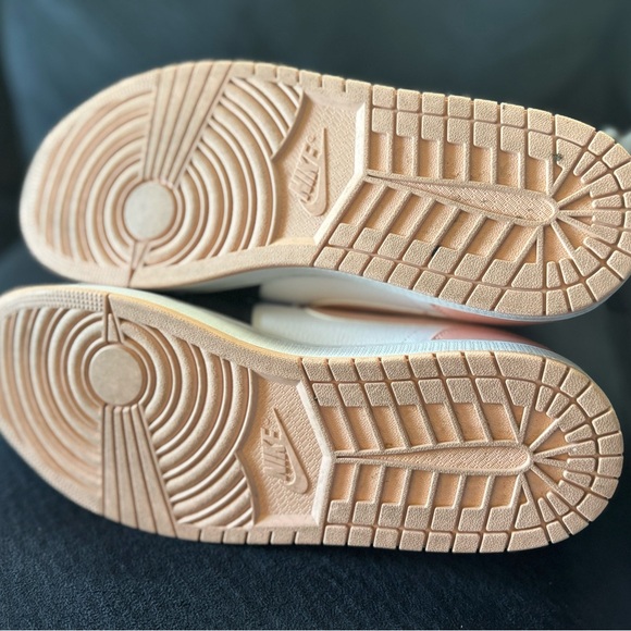 Men’s Jordan 1 Mid Arctic Orange Black Toe👟🏀 - Picture 3 of 6